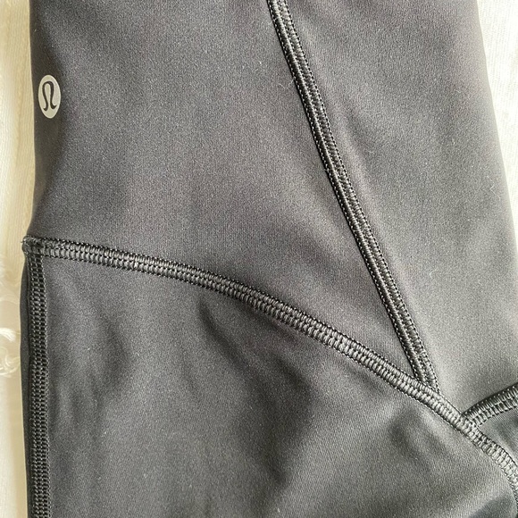 Lululemon black crops - Picture 5 of 9